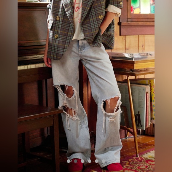 We The free Tennessee Low-Rise Boyfriend Style - Distressed Light Blue - Picture 1 of 5